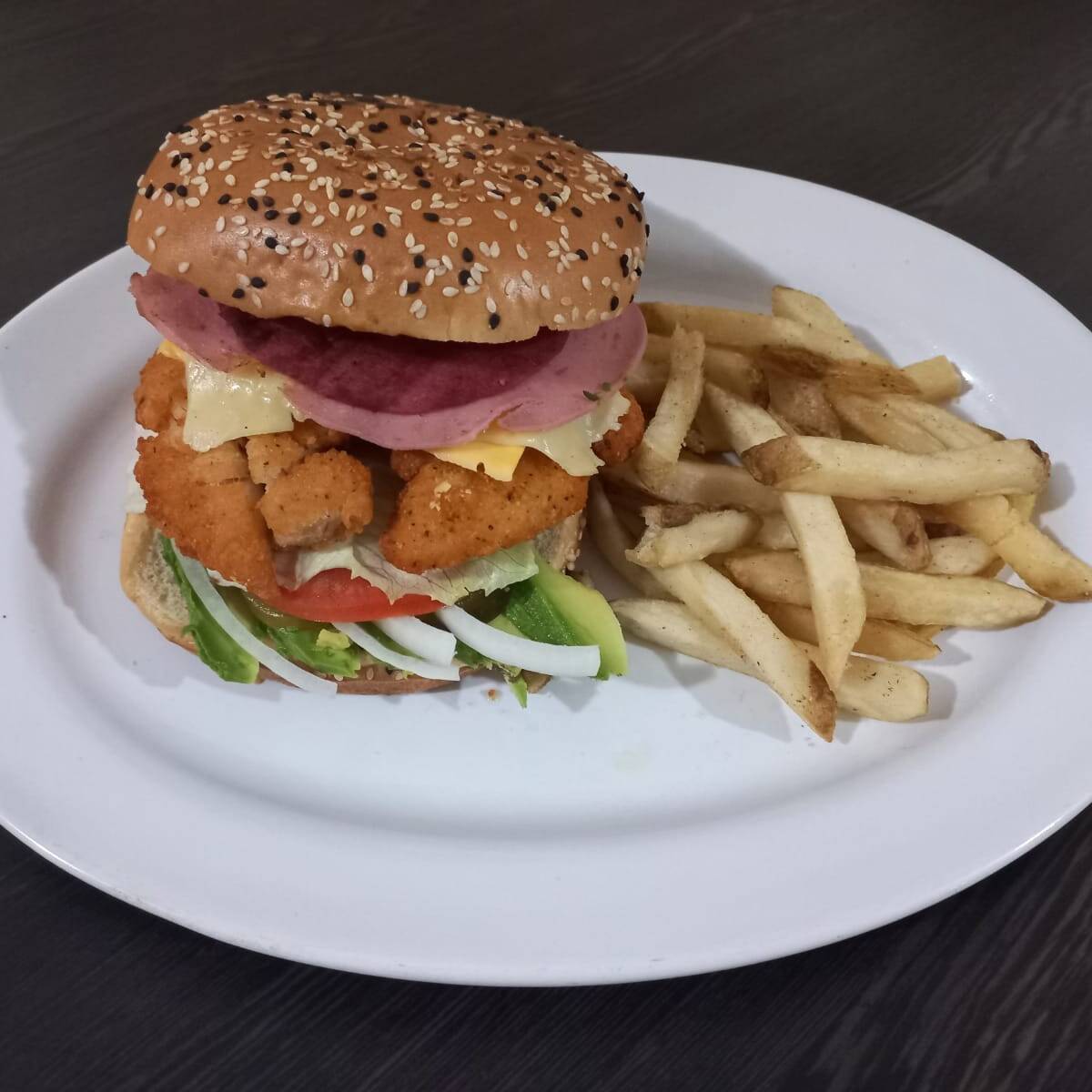 Hamburguesa de Pollo con Papas al a Francesa