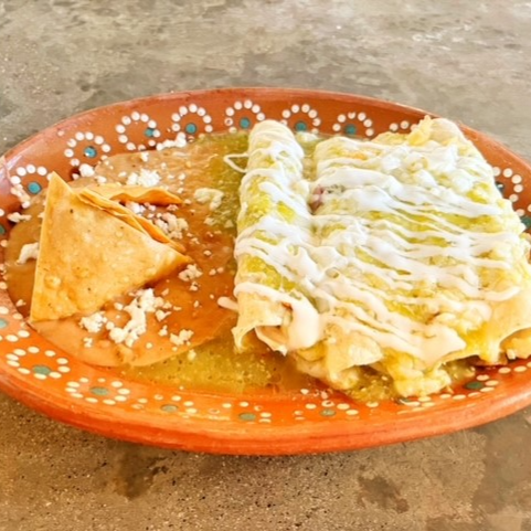 Enchiladas Suizas (4) / Jugo o Café de Olla.