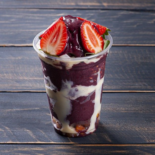 Escolha o nosso 'Açaí de Morango'. Escolha o seu tamanho, Calda opcional ate 2 sabores e ate 4 adicionais. Você tem a liberdade de escolher sua (as) caldas, e os complementos que irão enriquecer ainda mais o seu Copão de Açaí Maravilha!