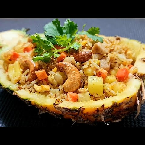 Arroz frito com abacaxi, cebola, cenoura, curry e castanha-de-caju uvas-passas🍍🥕🌰🍛