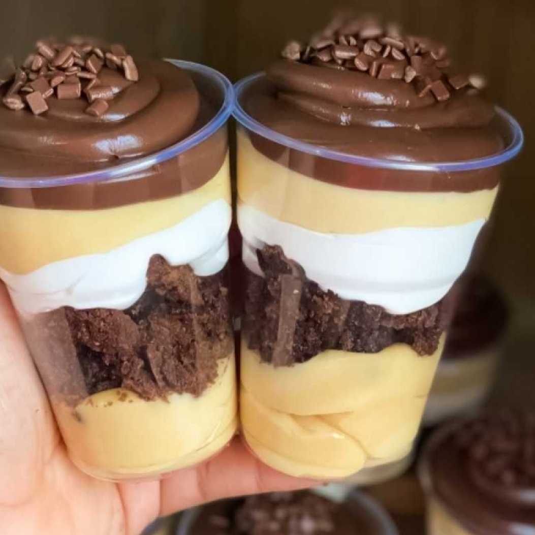 OBS: È apenas 1 unidade. Camadas de Creme de Ninho, Brownie, Mousse de Ninho, Creme de Chocolate 50% e granulado de Chocolate Nobre.
