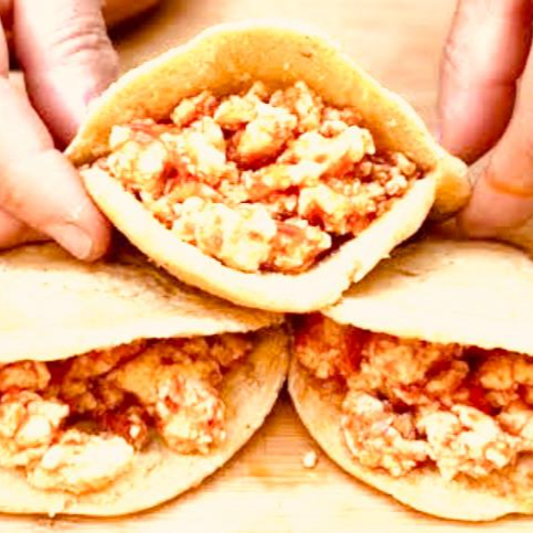 GORDITAS DE HUEVO ROJO