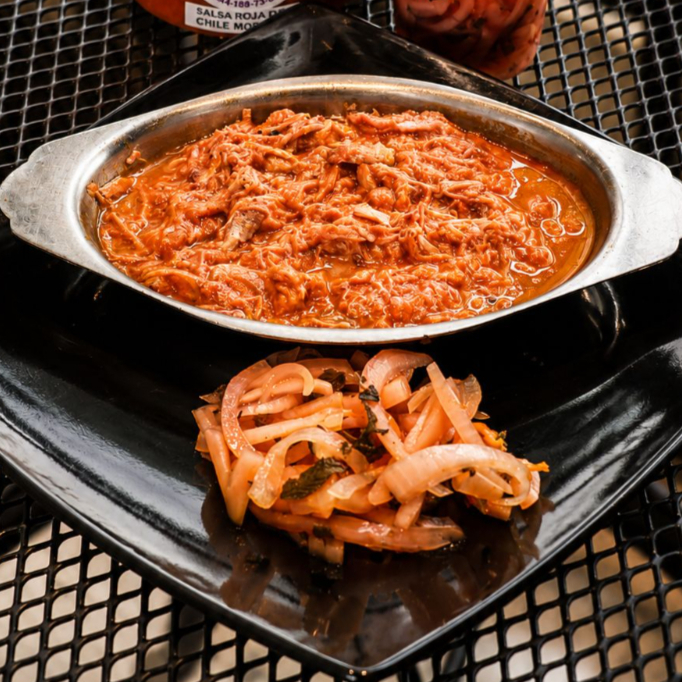Cochinita Pibil 1/2 Kg, Cebolla Morada