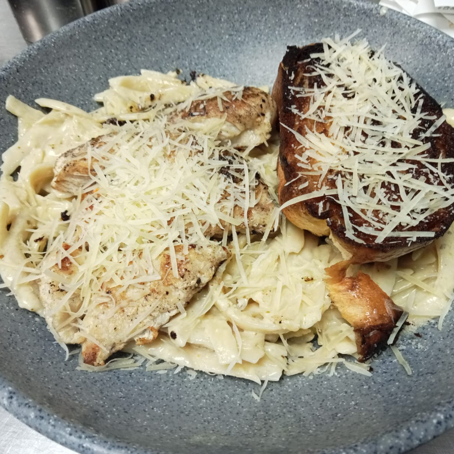 FETUCINI CHICKEN PESTO
