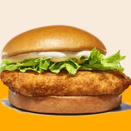 Pão de brioche, um delicioso e suculento filé de peito de frango crocante, maionese e alface.