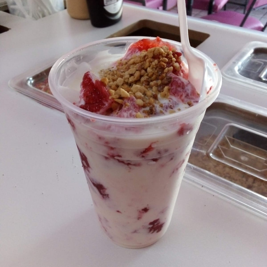 Fresas o Mangos con Crema 1/2 Lt.
