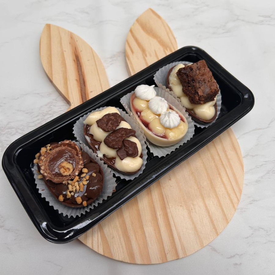 Não sabe qual ovo de Páscoa escolher? A gente resolve! Um kit degustação com mini ovinhos de 50g, pensado para você provar vários sabores e se apaixonar a cada mordida.