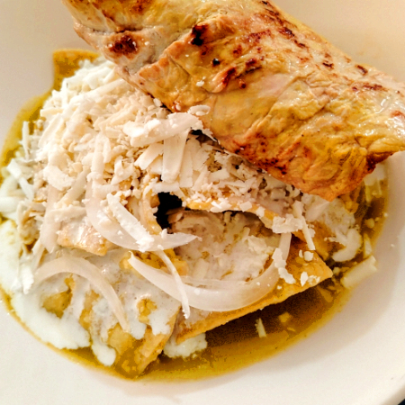 Chilaquiles con Bistec de Cerdo
