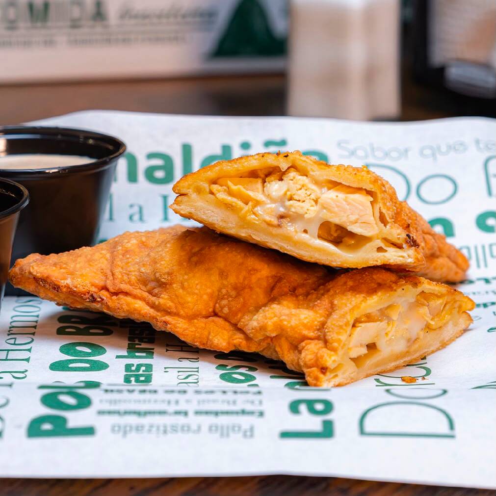 Empanada Pollo y Queso