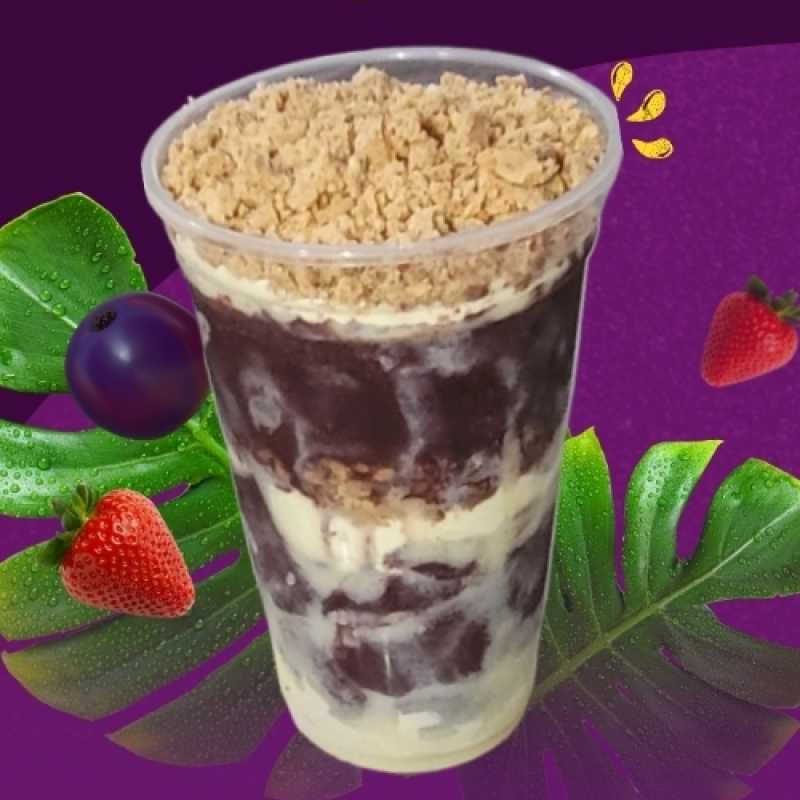 Copo Açaí com Paçoca e leite condensado feito em camadas