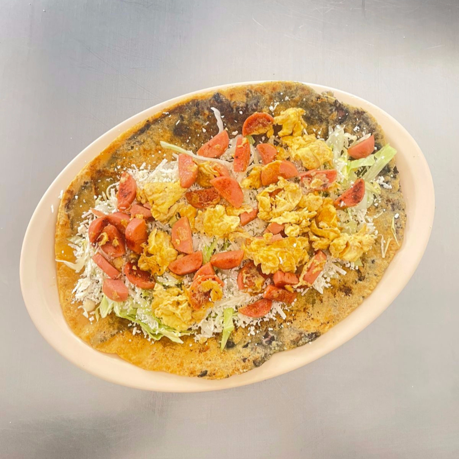 Huarache de Huevo con Salchicha