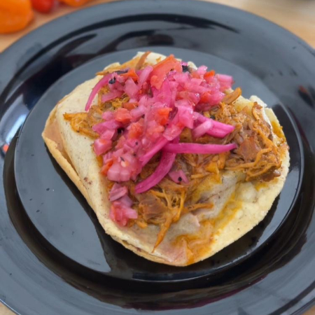 Panucho de Cochinita Pibil