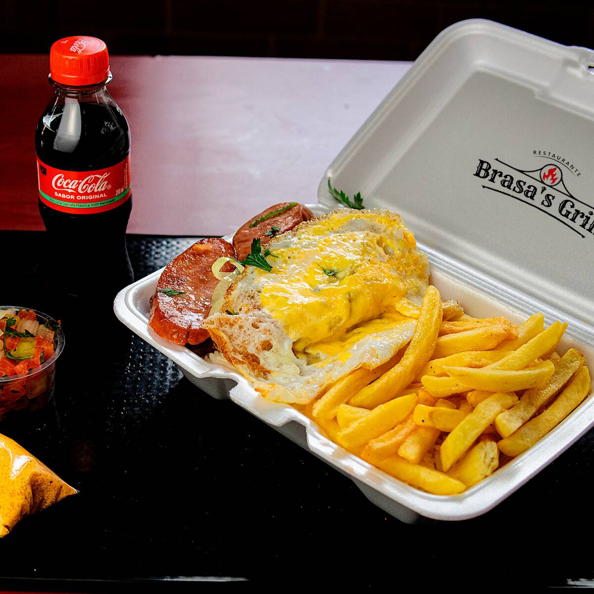 Acompanha arroz, feijão, salada e fritas + Caçulinha 200 ml