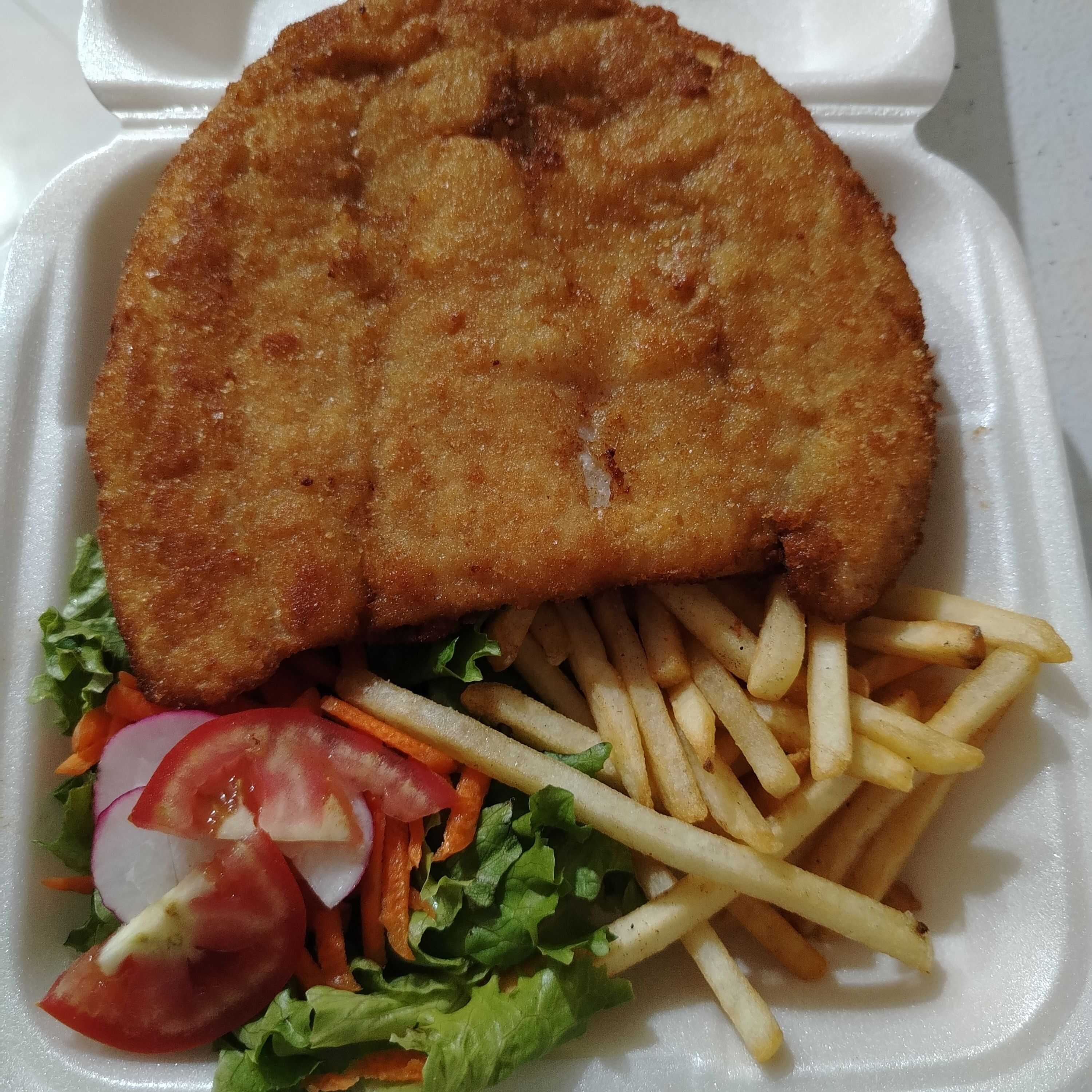 Cordon Bleu con Ensalada y Papas
