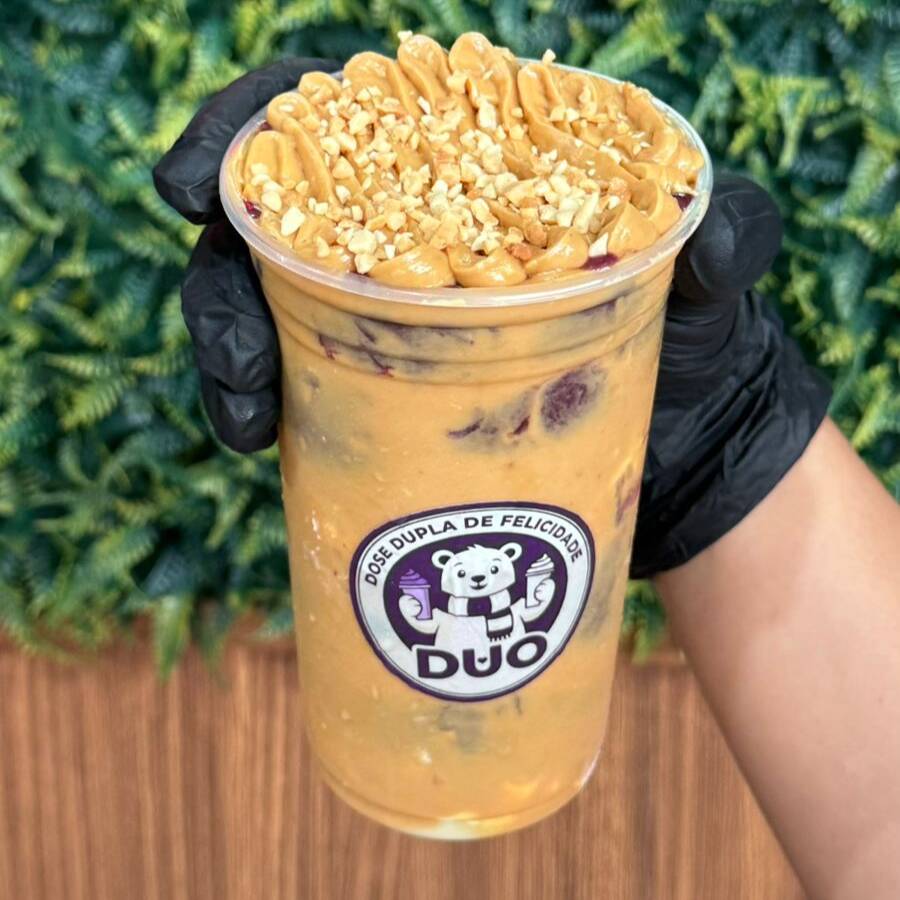 NOVO - Açaí Trufado Amendoim e Paçoca 500ml (promoção de lançamento)
Açaí super cremoso com bastante creme de amendoim (100g), banana, leite condensado, leite em pó, amendoim triturado e paçoca pra finalizar. Uma combinação cremosa, intensa e cheia de sabor, perfeita pra quem ama aquele gostinho marcante de amendoim com açaí. Esse aqui é absurdo de bom!