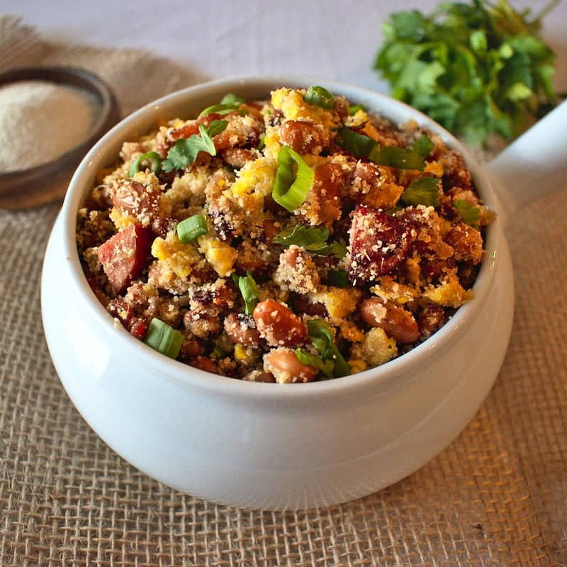 Feijão verde com vinagrete e farofa.