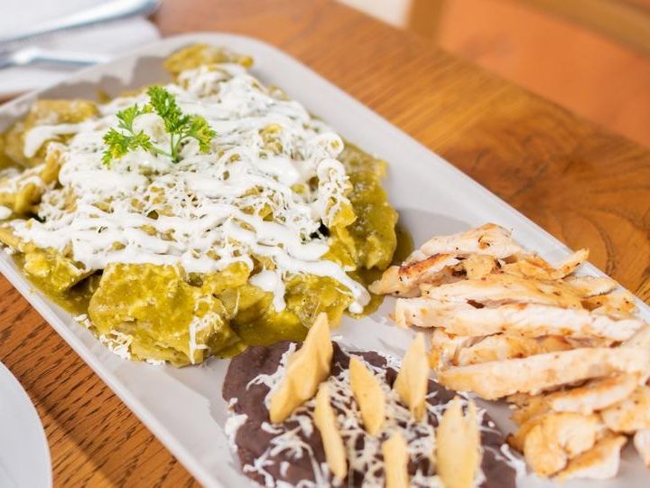 Chilaquiles Verdes con pollo asado