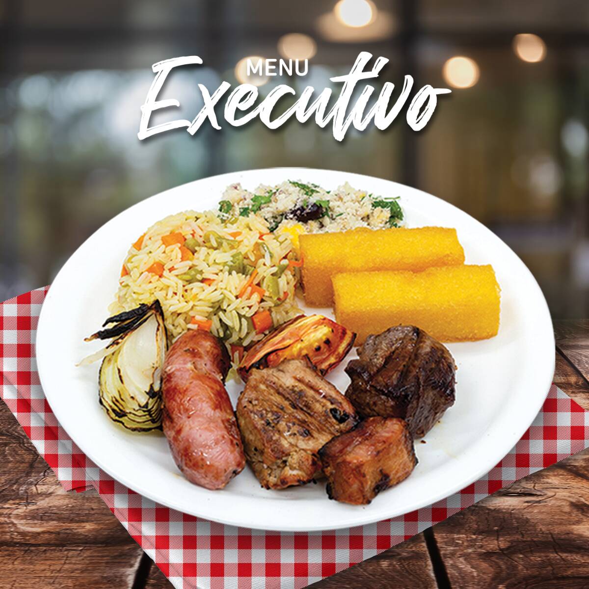 Porção individual do espeto "mixto" que é composto de filet mignon,lombo suíno e linguiça de pernil intercalados com fatia de bacon,tomate e cebola.Escolha 3 guarnições