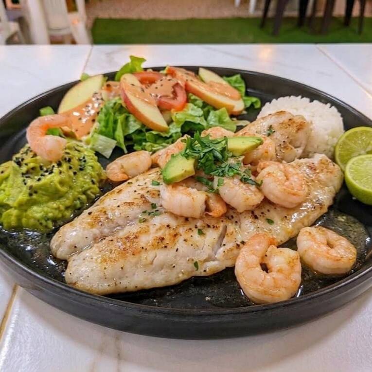 Filete Gratinado con Camarones