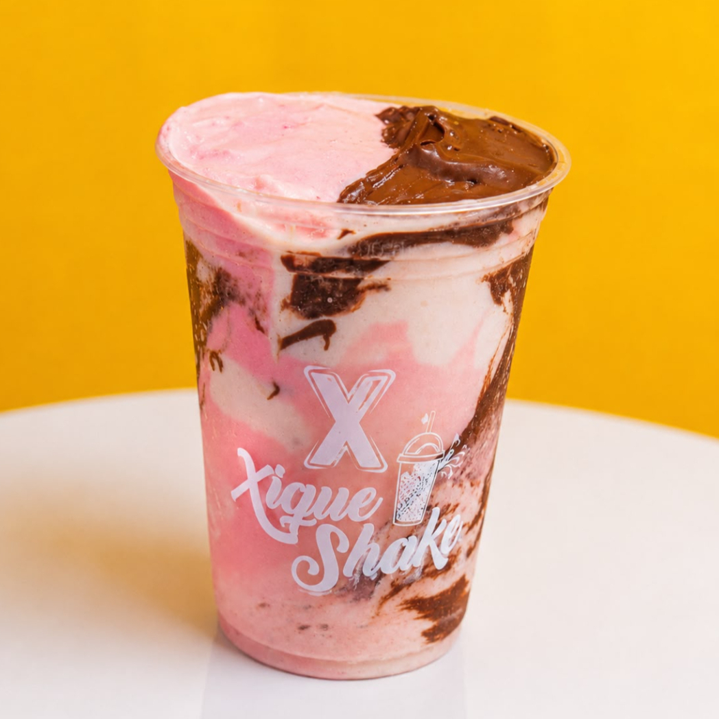 Delicie-se com o Shake Especial Xique Sensação, muito creme de avelã e mousse de morango uma explosão de sabor irresistível.