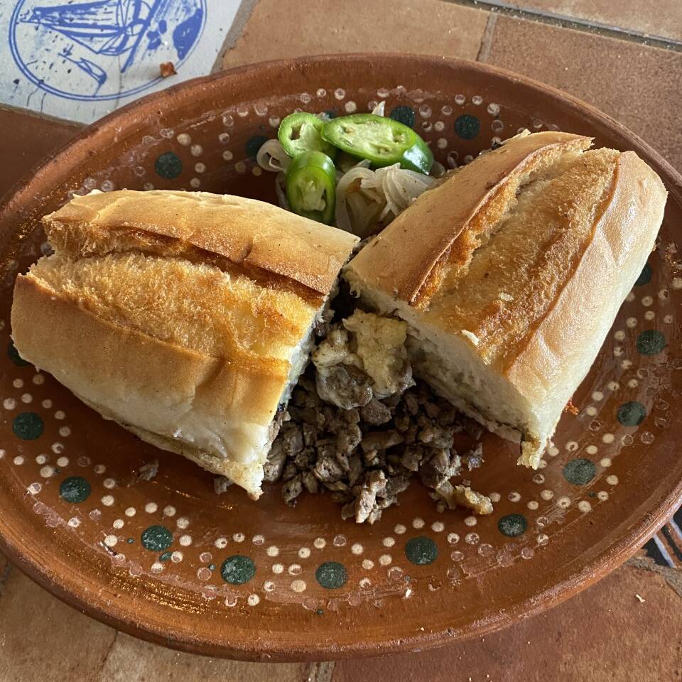 Combo- 2 Torta Arrachera Queso + 1 Agua Litro
