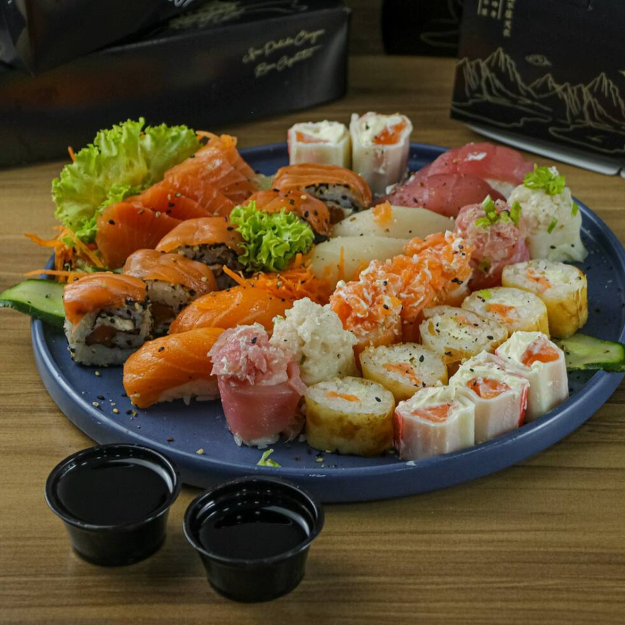 05 Sashimi de Salmão, 05 Uramaki de Salmão, 05 Kani Queijo Especial, 05 Hot Roll Salmão, 02 Joy Joy de Salmão, 02 Joy Joy De Atum, 02 Joy Joy De Peixe Branco, 02 Niguiri De Atum, 02 Niguiri De Peixe Branco