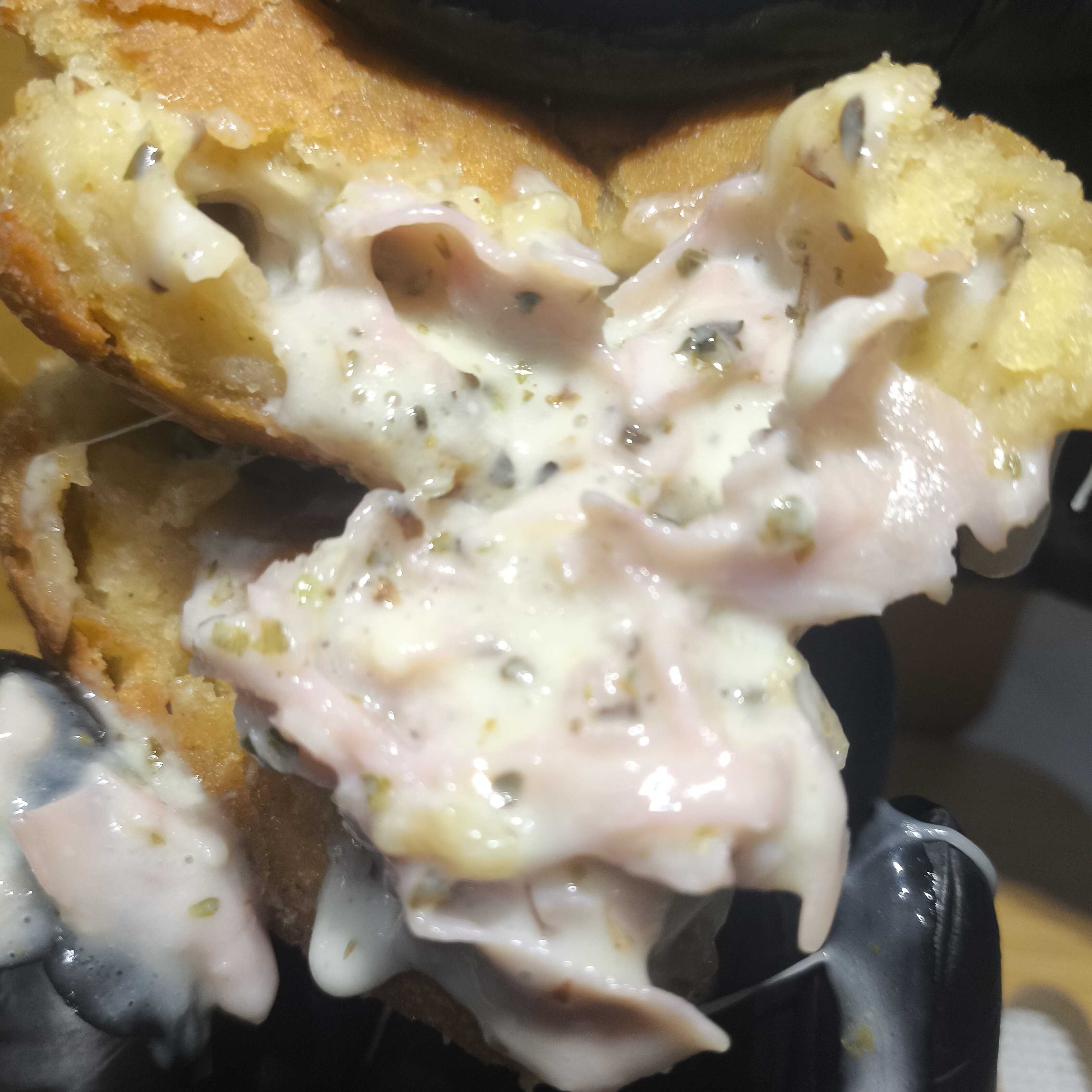 Deliciosas, crocantes por fora e super recheadas por dentro. Feitas com ingredientes selecionados e fritas na hora.