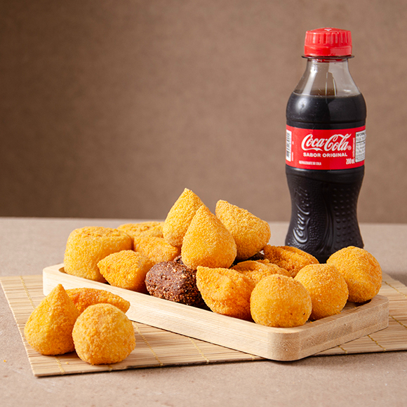 Deliciosos salgados com massa de batata e amanteigado, com peso aproximado de 20g, tamanho festa. Todos nossos salgados são fritos na hora, garantindo sabor e qualidade. Aproveitem!!!