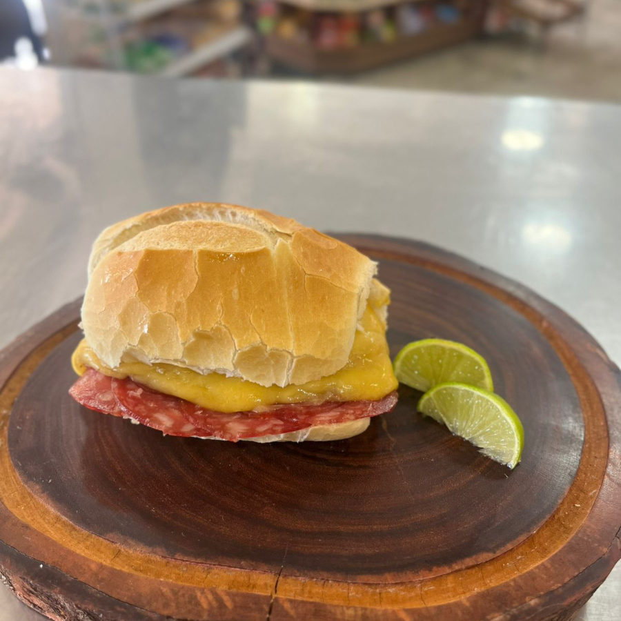 Pão Francês, Queijo Prato e Salame