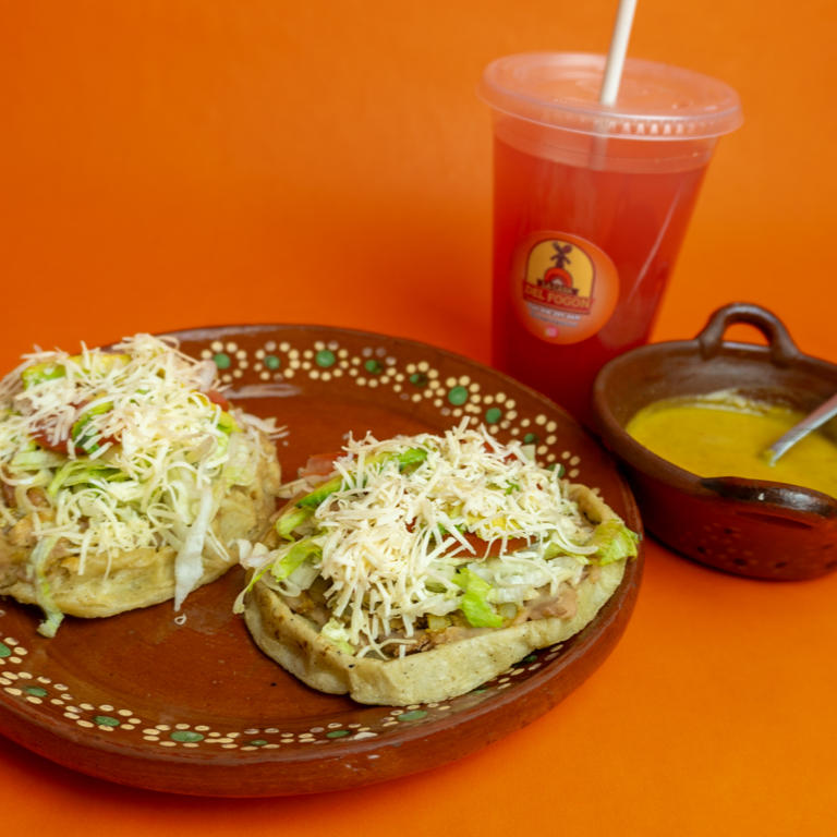 Fogombo de 2 Sopes + 1 Agua Fresca