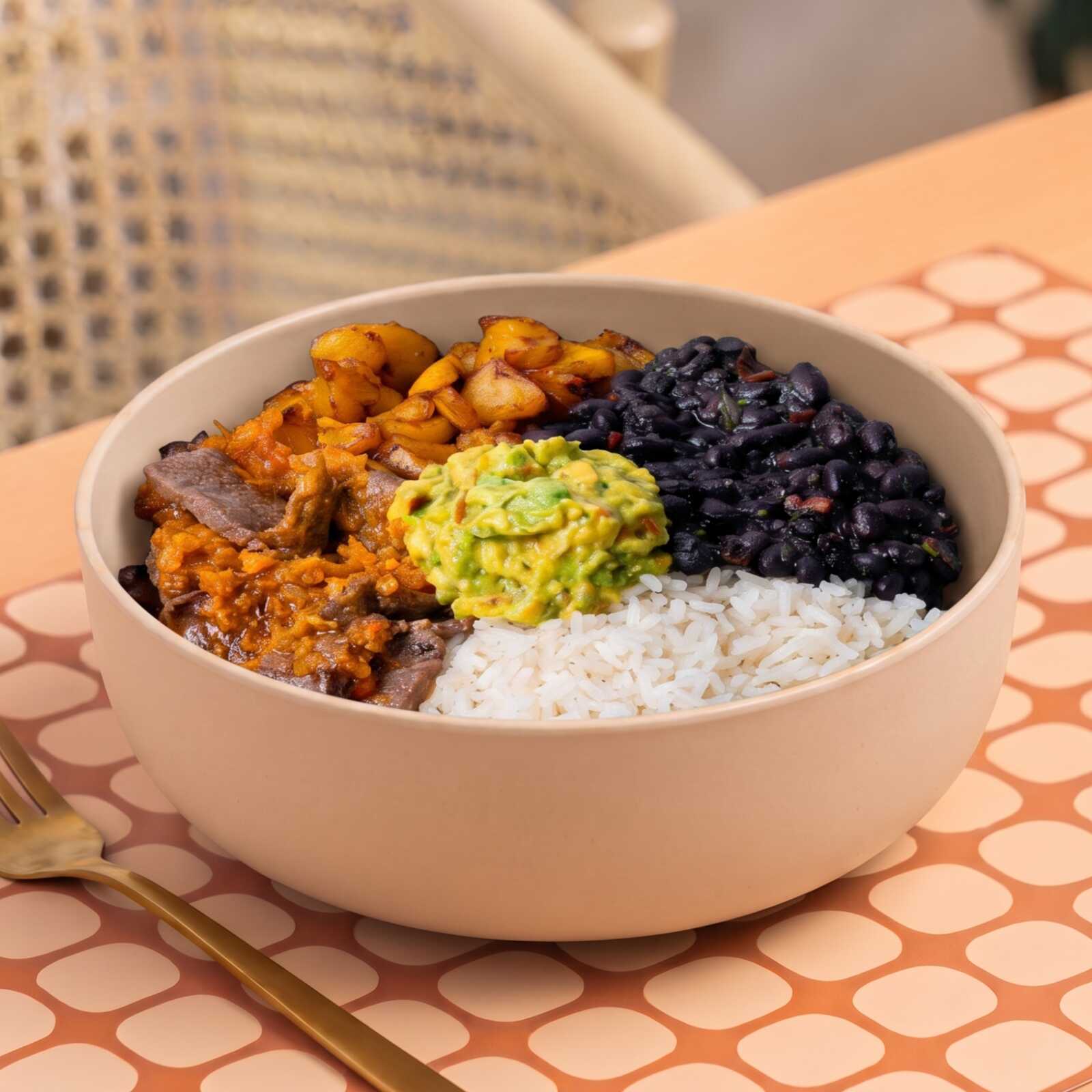 Menú Típico Criollo Bowl