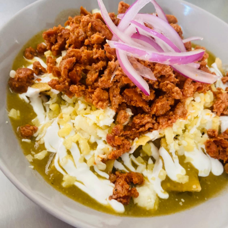 CHILAQUILES SENCILLOS CON CHORIZO
