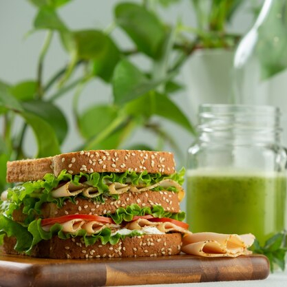 Sandwich con Jugo Verde
