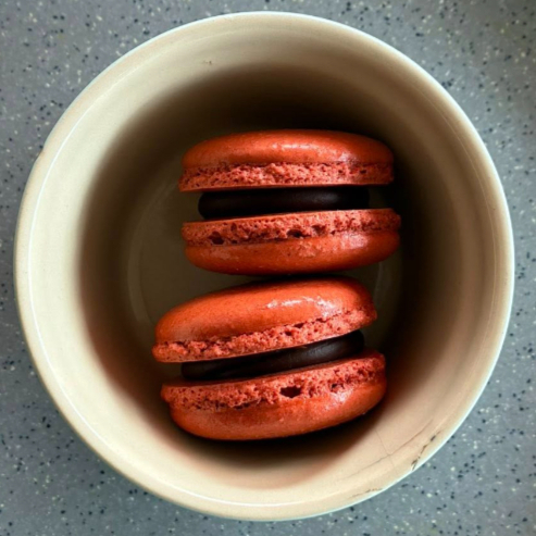 Macaron Chocolate y Crema de Almendra