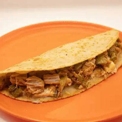 Quesadilla Costilla en Salsa Verde