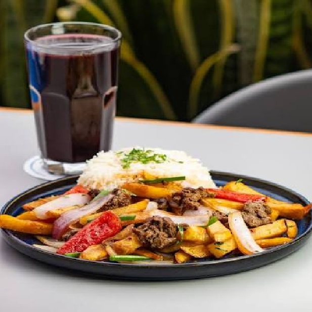 COMBO: Pollo saltado + Tequeños + Chicha