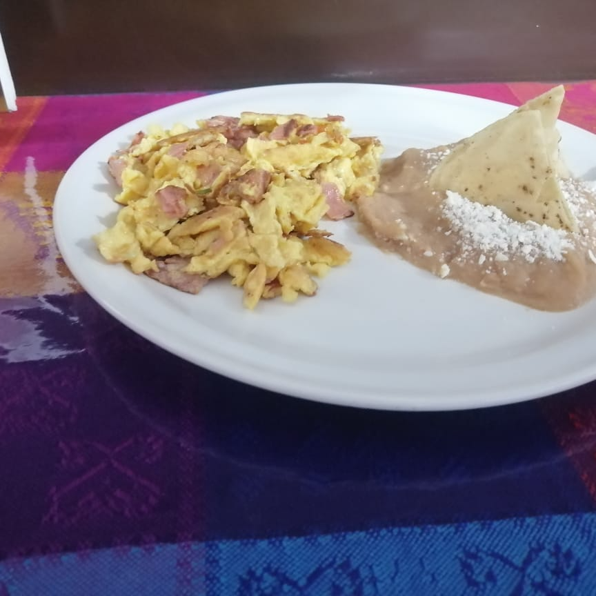 Huevos con Jamón