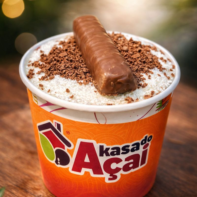 Açai cremoso, coco ralado ,raspas de chocolate, leite condensado