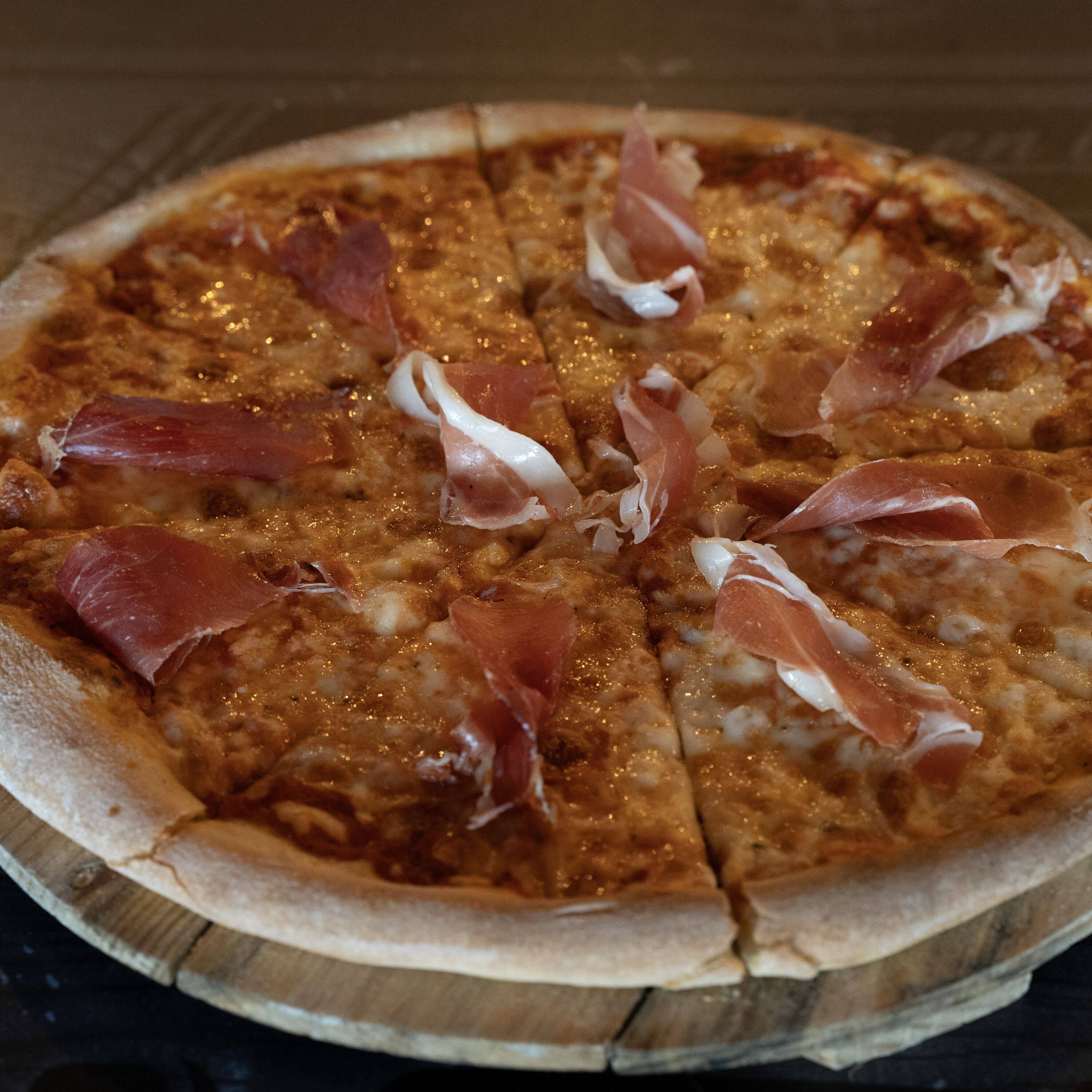 Pizza Jamón Serrano sencilla