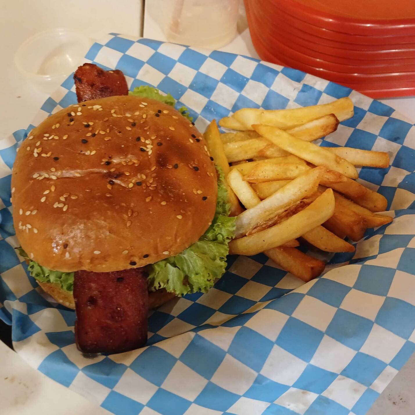 HAMBURGUESA CON TOCINO