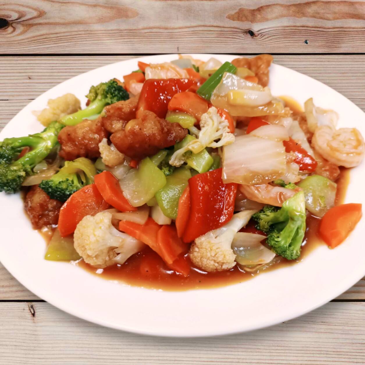 31. Pescado en Trocitos y Camarones con Vegetales