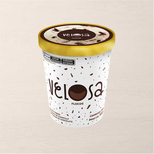 Sorvete de flocos como você ama: com pedacinhos de chocolate e muito cremosidade.