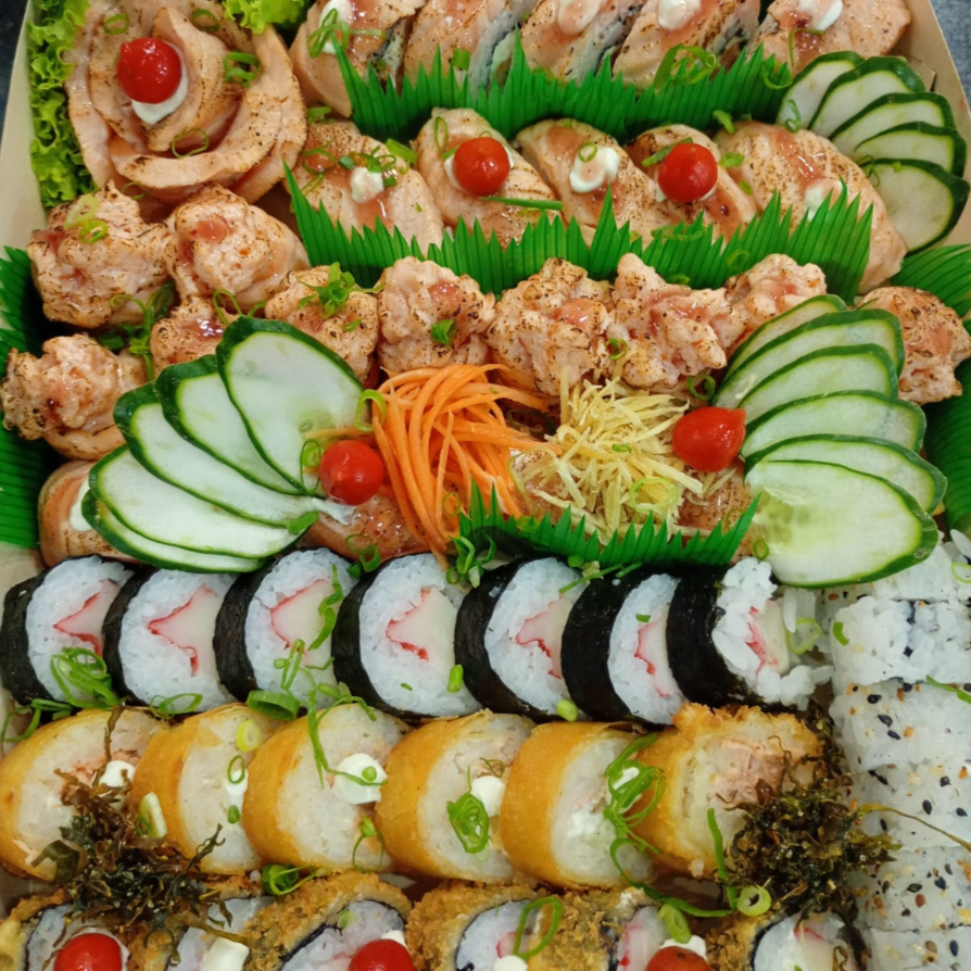 5 Sachimi Salmão, 5 joe Salmão, 5 niguiri kani, 5 Uramaki kani. 5 Hossomaki kani, 5 Carioca kani. 5 Uramaki Especil salmão,