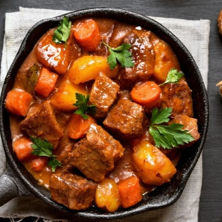 Acompanha: arroz, feijão, macarrão e salada.