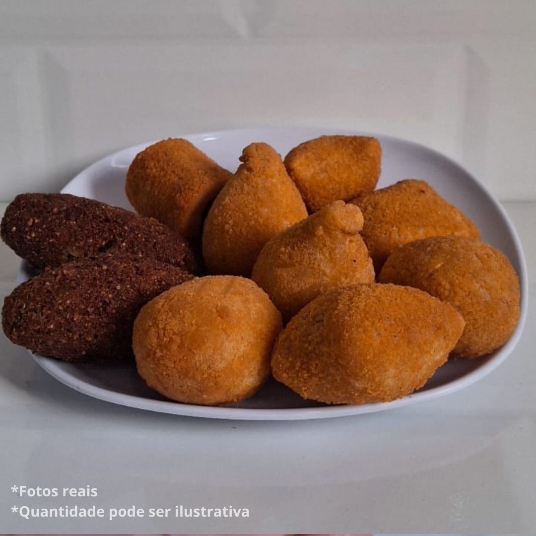 Nossa linha de salgados médios é ideal para o seu lanche individual ou da galera. Salgados entre 35g e 40g cada, fritos na hora, com aquele tempero que você já conhece. Sabores serão enviados misto, sem opção de escolhas. Coxinha Queijo Queijo com alho Enroladinho de salsicha Kibe Presunto e queijo