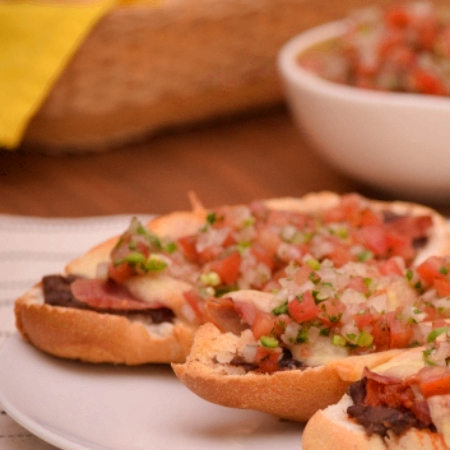 Molletes con Jamón