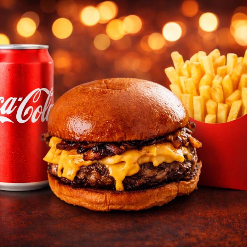 Palermo American Holly Pão Brioche selado na manteiga, 100g de blend bovino coberto por nosso american cheese e finalizado com cebola caramelizada.