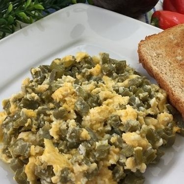 Huevos con Nopal