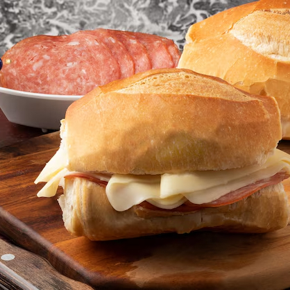 PÃO FRANCÊS, QUEIJO E SALAME