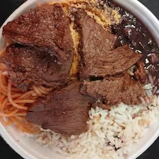 2 Marmitas médias + Coca-Cola 600ml Arroz Arroz integral Feijão Macarrão Farofa Quibebe de abóbora Batata palha Strogonoff de carne Frango frito Linguiça